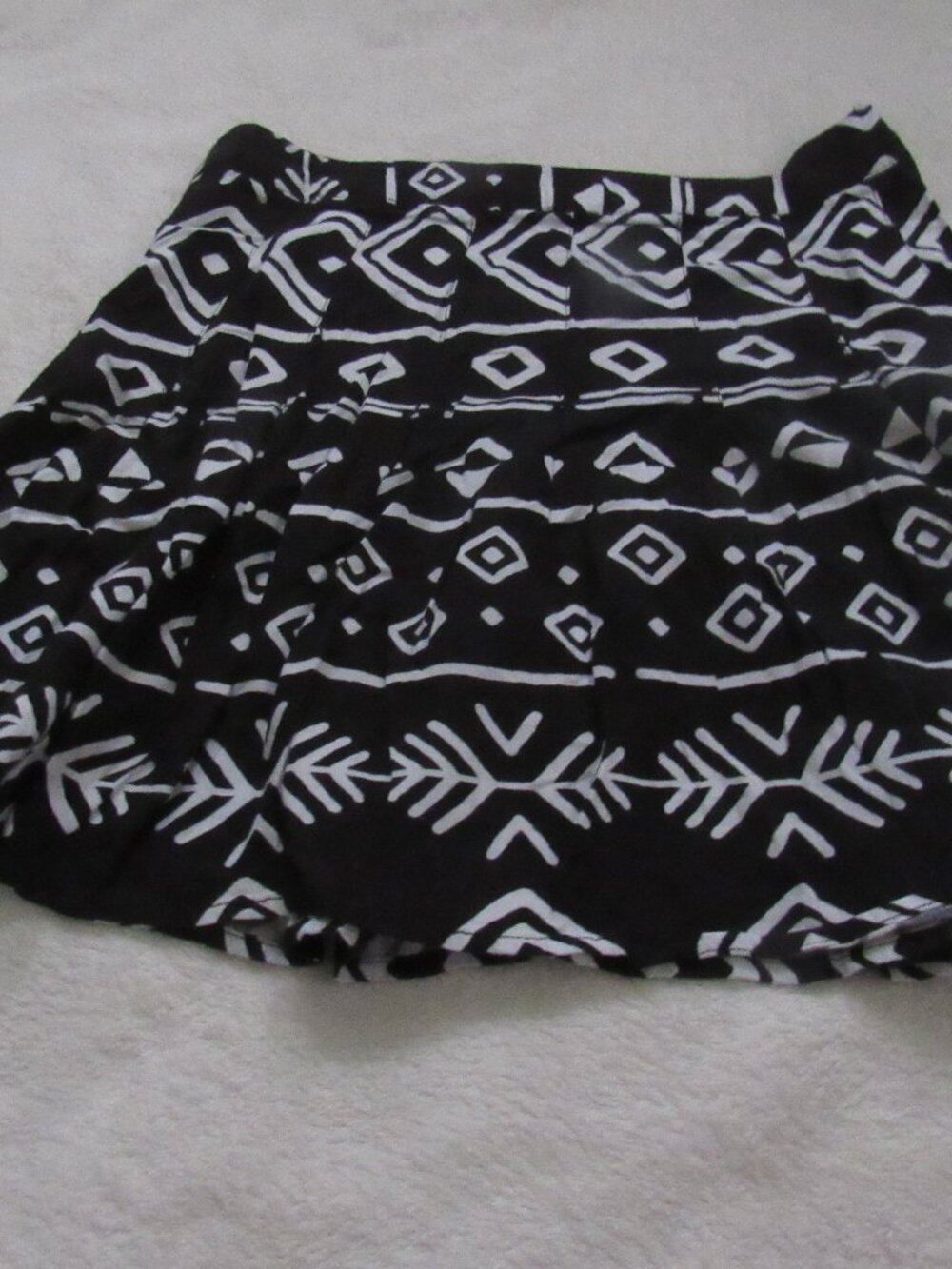 Forever 21 Black/White Skirt USED Small